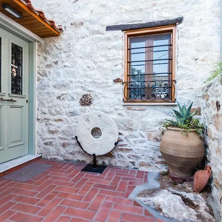 Сasa de vacaciones Restored 1902 Stone House With Superb Sea View