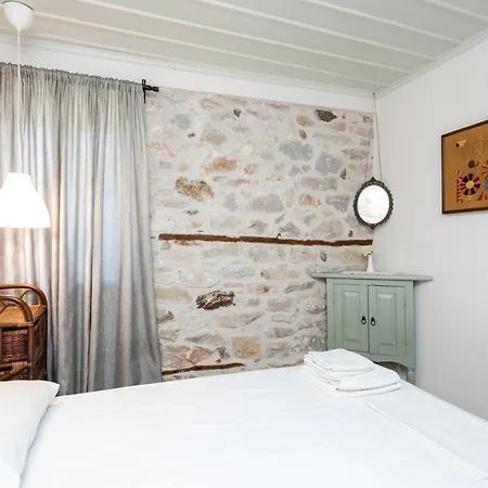 Сasa de vacaciones Restored 1902 Stone House With Superb Sea View *