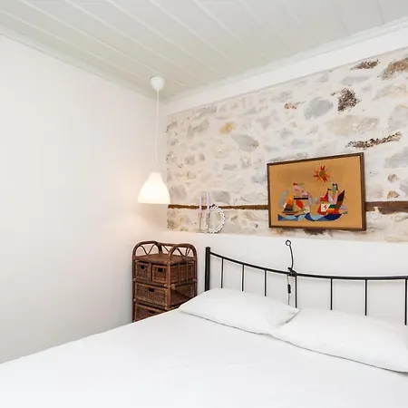 Сasa de vacaciones Restored 1902 Stone House With Superb Sea View *