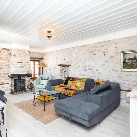 Restored 1902 Stone House With Superb Sea View Сasa de vacaciones *