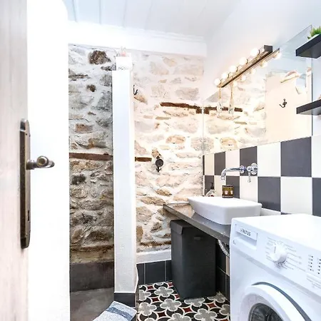 Restored 1902 Stone House With Superb Sea View Сasa de vacaciones *