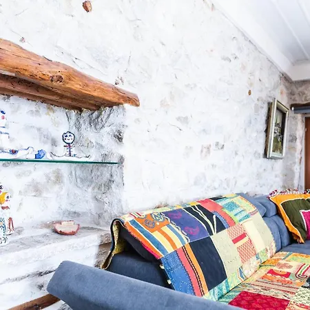 Сasa de vacaciones Restored 1902 Stone House With Superb Sea View