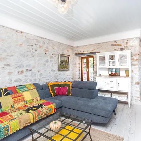 Restored 1902 Stone House With Superb Sea View Сasa de vacaciones Kallirákhi