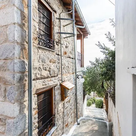 Restored 1902 Stone House With Superb Sea View Сasa de vacaciones *