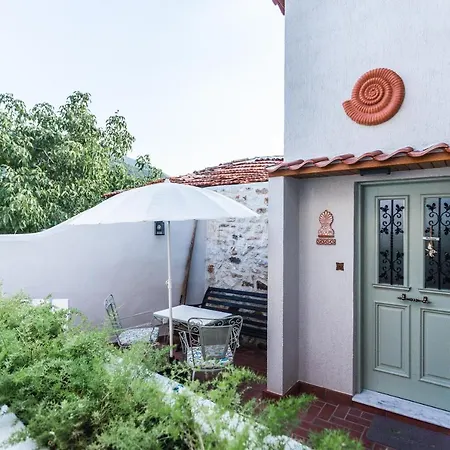Restored 1902 Stone House With Superb Sea View Сasa de vacaciones