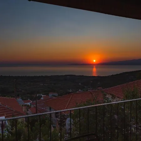 Restored 1902 Stone House With Superb Sea View Сasa de vacaciones *