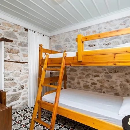 Сasa de vacaciones Restored 1902 Stone House With Superb Sea View