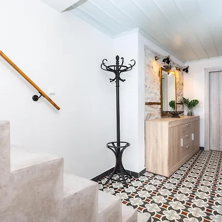 Restored 1902 Stone House With Superb Sea View Сasa de vacaciones *